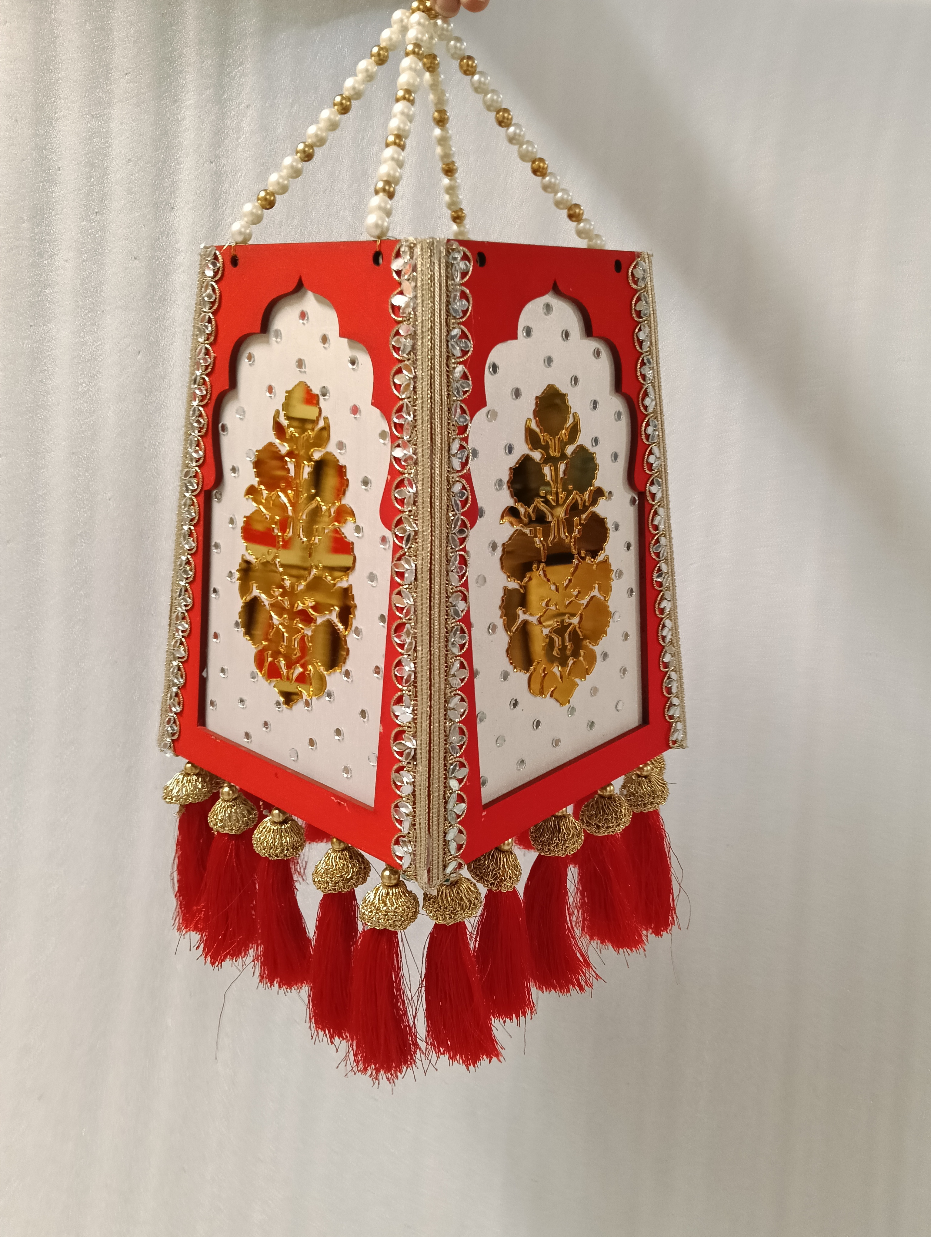 Red-White Single Lantern — Lantern by Ekaiva